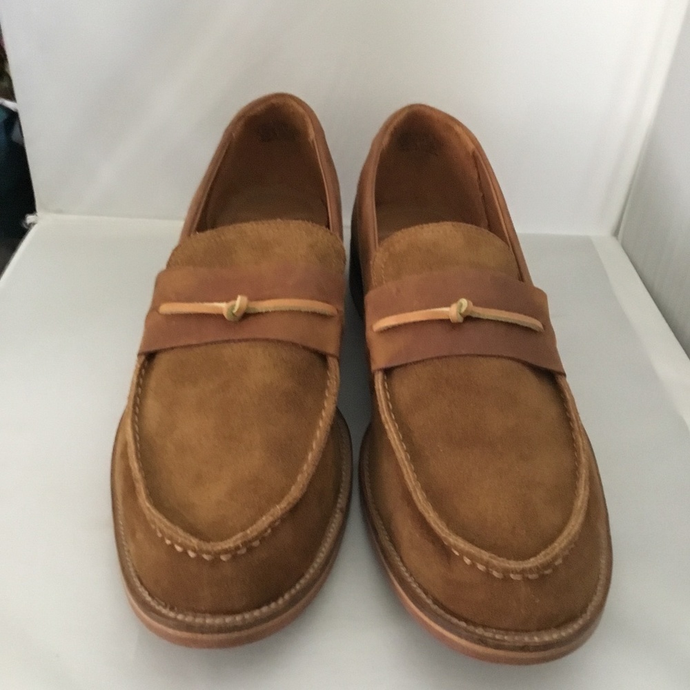 DRESS-UP SHOES FOR MEN.